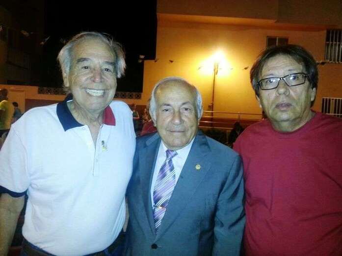 Manuel Uche (i), con su hermano Antonio (d) y su gran amigo Emilio Monzón (Foto TA)